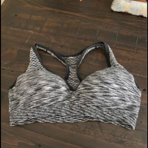 sports bra - Picture 1 of 3